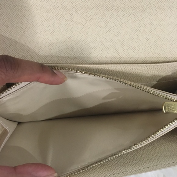 Wallet is SOLD LV Totally pm bag still available. - Picture 10 of 16